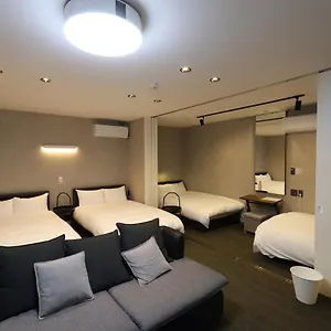 アパート White Crystal Roomb, 福岡市